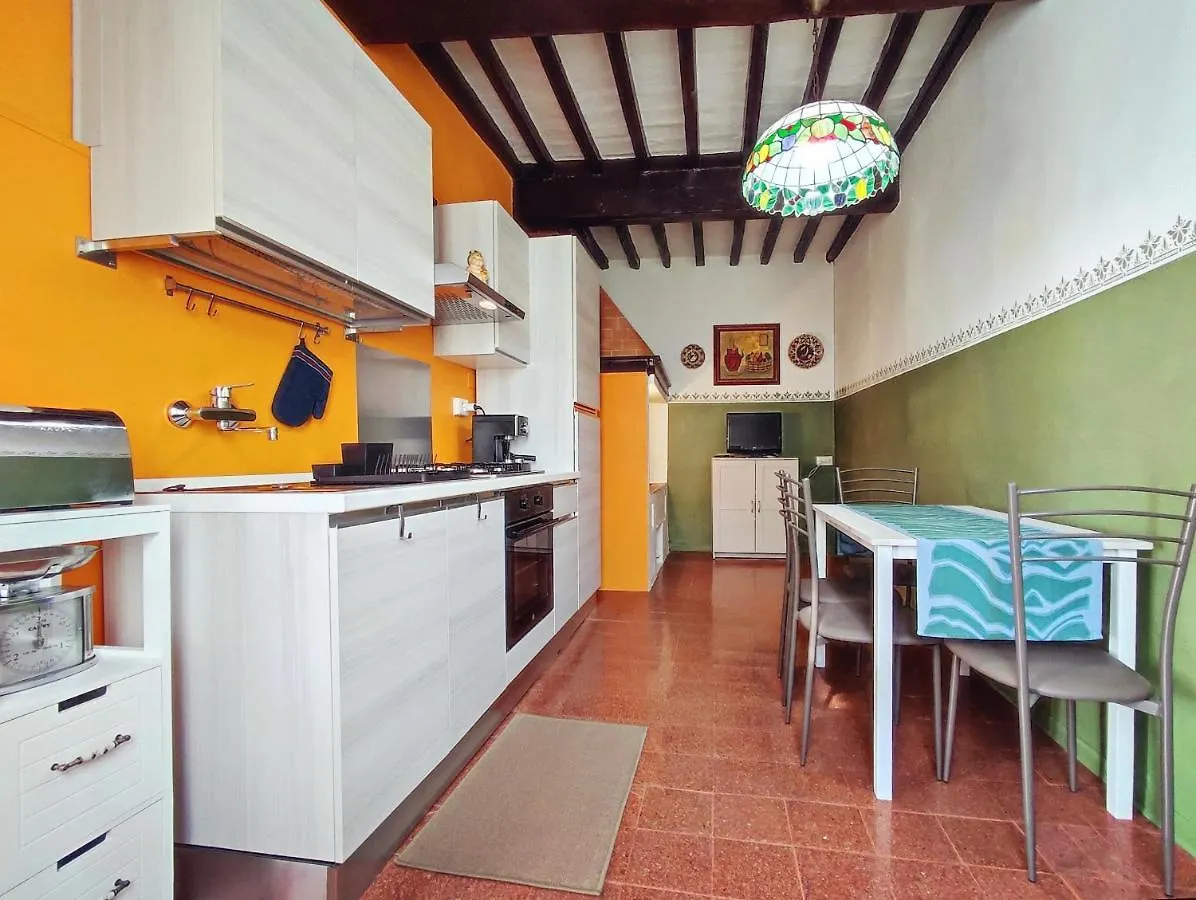 Il Bacio Del Sole San Gimignano Apartments 0*,